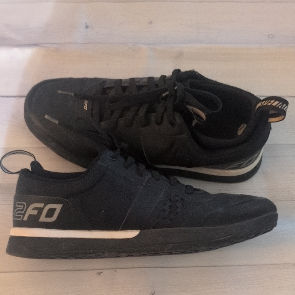 Specialized Black Men's Athletic Shoes